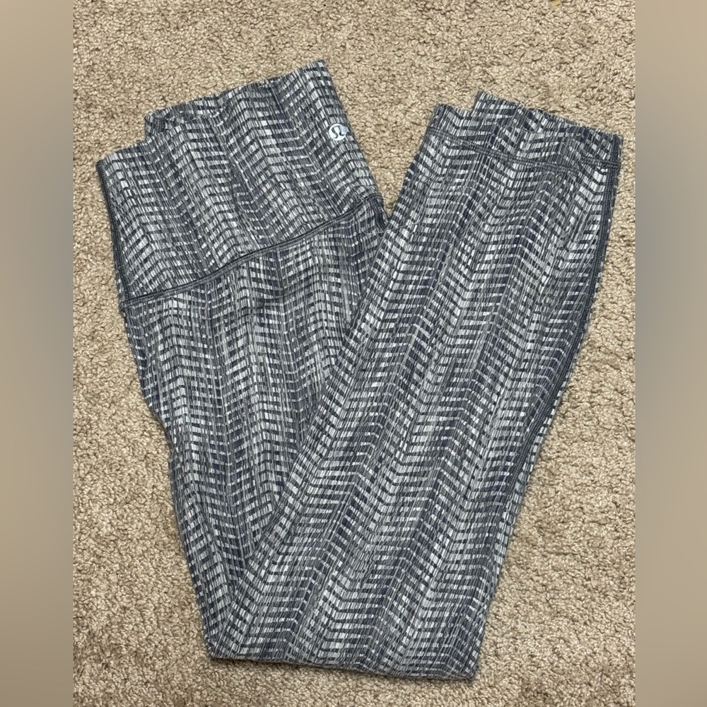 Lululemon High-Waist Gray Patterned Leggings - image 7